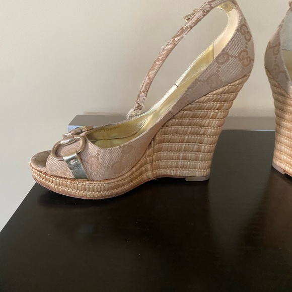 Gucci Beige GG Canvas Horsebit Open Toe Ankle Strap Platform Wedges Pump - Picture 9 of 15